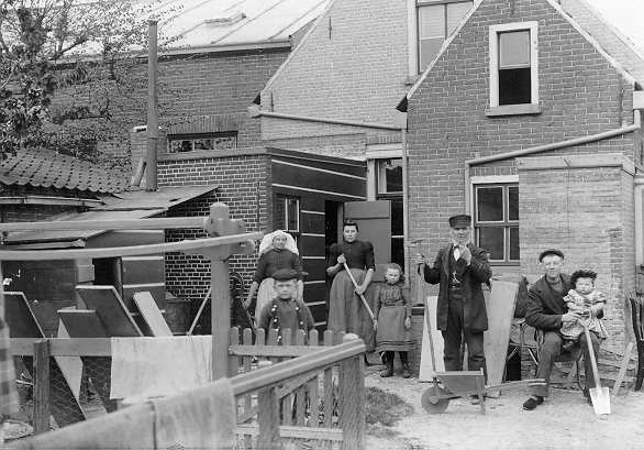 Dienstbode S.M. van Driel.
Locatie is helaas onbekend.