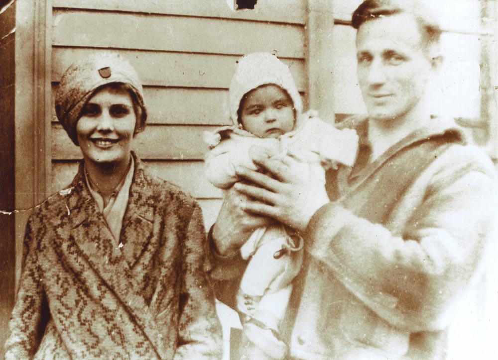 Jacobus and Grace VanHarken with daughter Doris (1927)