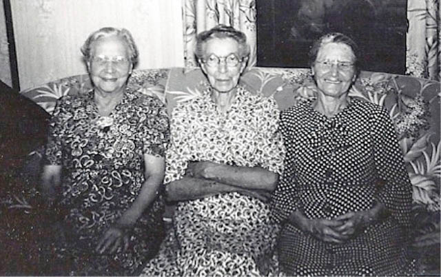 Nellie Schagen (right) with two cousins from the Timmer family