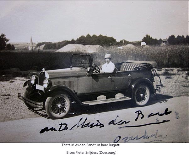 Tante Mies den Bandt, in haar Bugatti