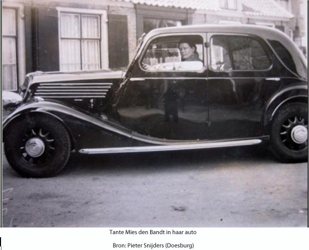 Tante Mies den Bandt in haar auto