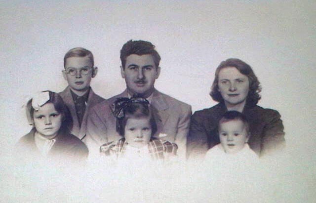 Walter and Willemina Harrison
Girls: Gertrude, Barbara, and Joan Harrison
Boy: Walter Harrison

