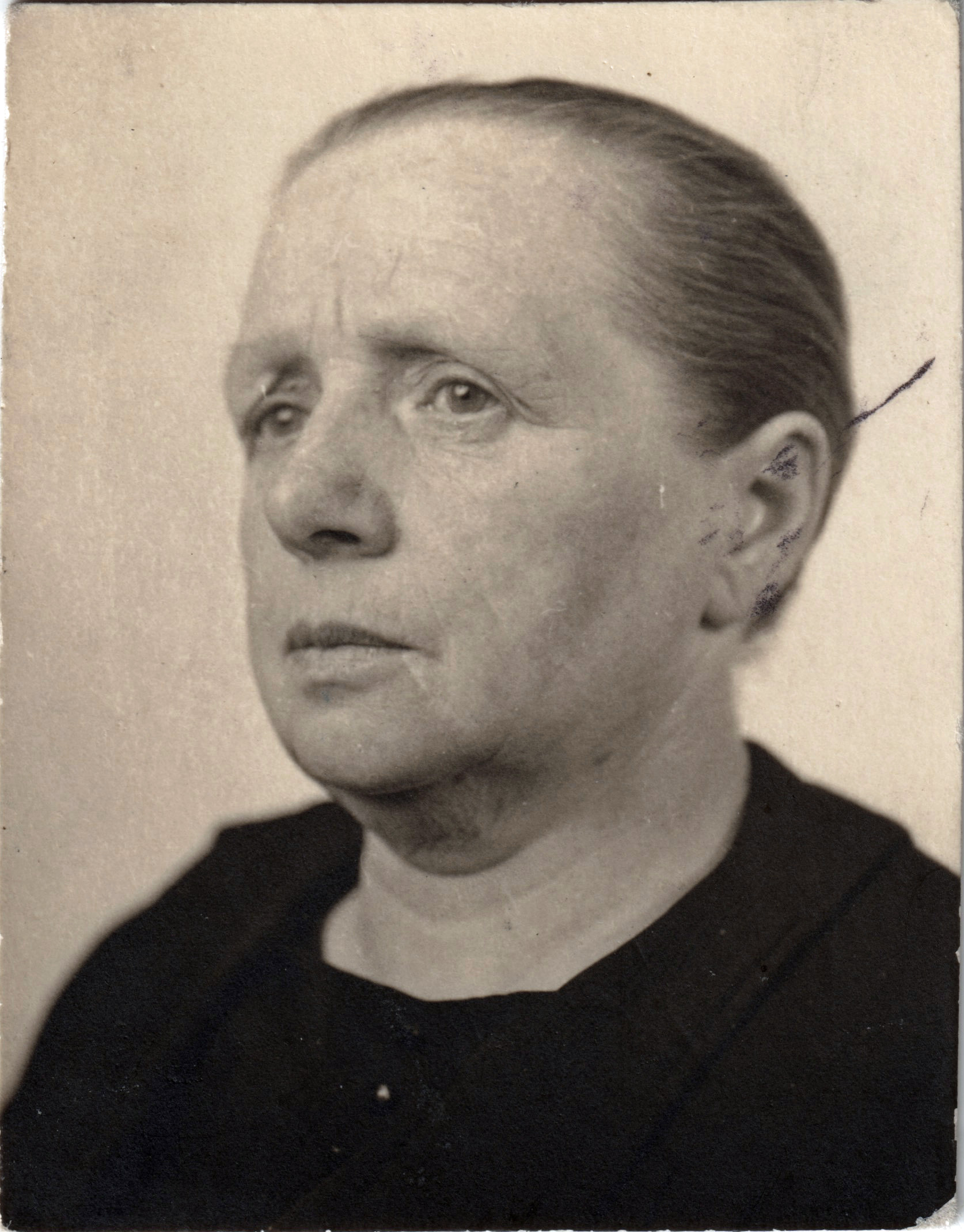 Jozina Elizabeth Hermenet (1879-1959), ongedateerde pasfoto.